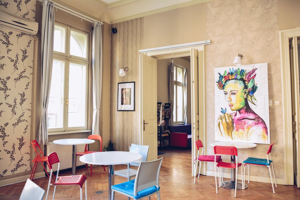 Little Bucharest Old Town Hostel Экстерьер фото